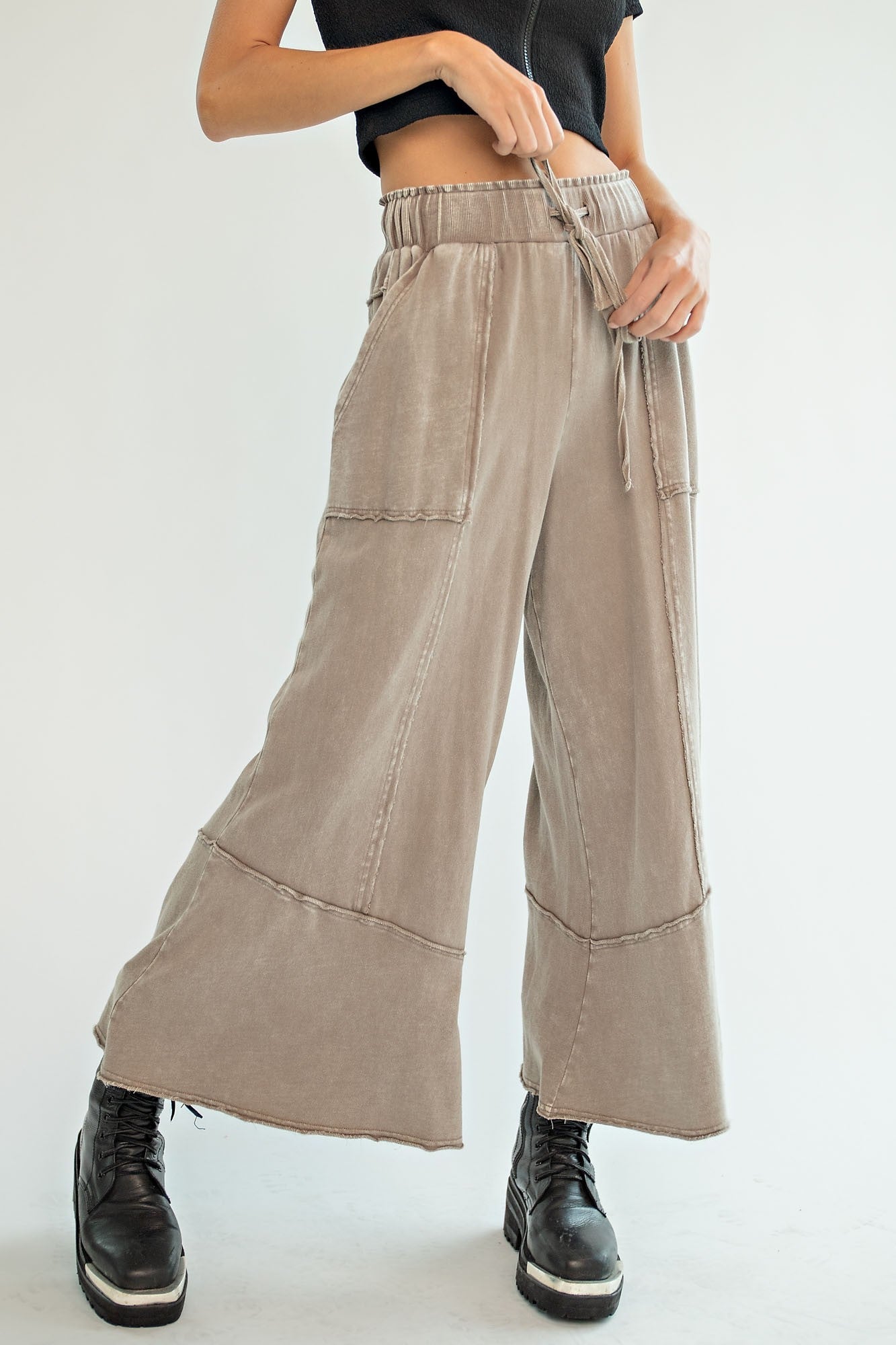 Easel Feeling Good Pull on Pants in Mushroom