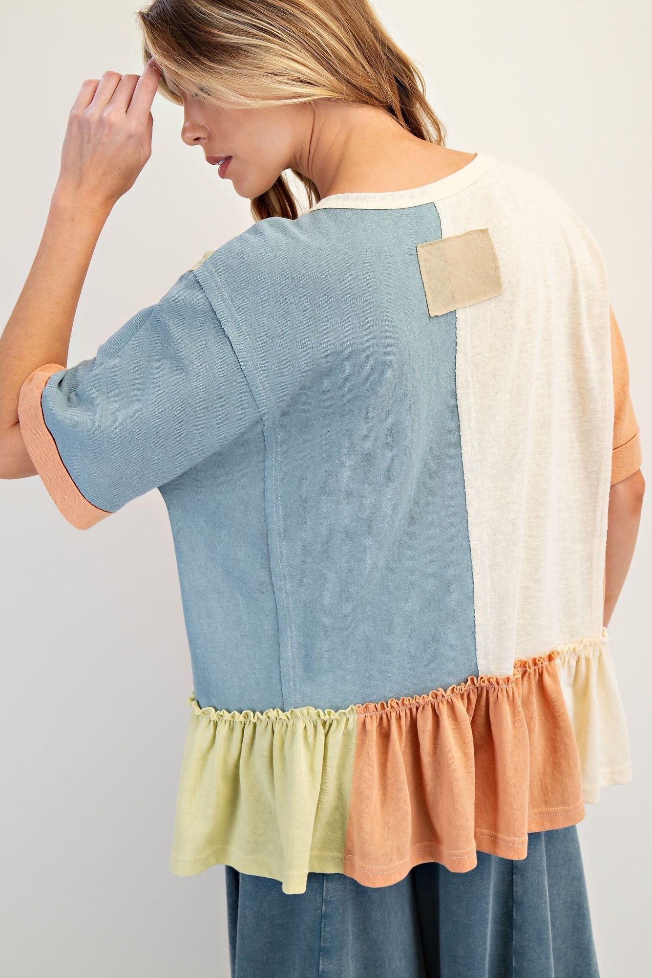 Easel Color Mix Flower Patched Top in Toast Vanilla