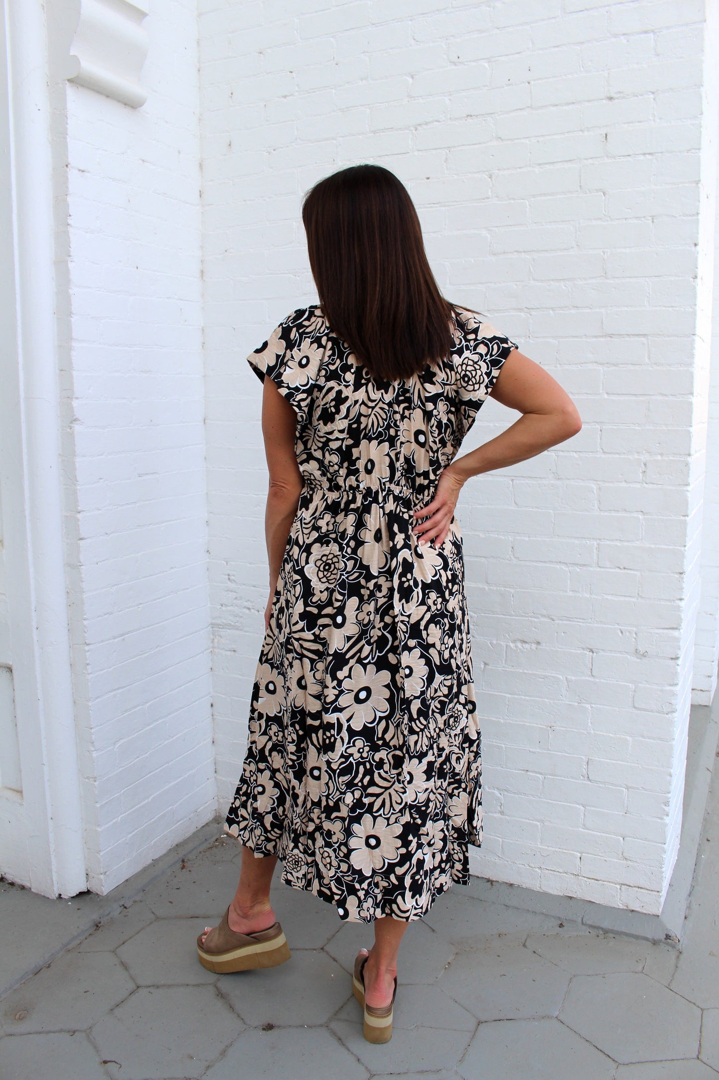 Umgee Floral Print V Neck Midi Dress in Black Mix