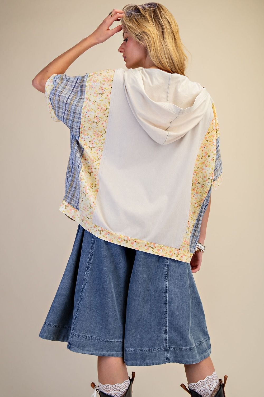 Easel Flower and Plaid Print Hooded Top in Grey