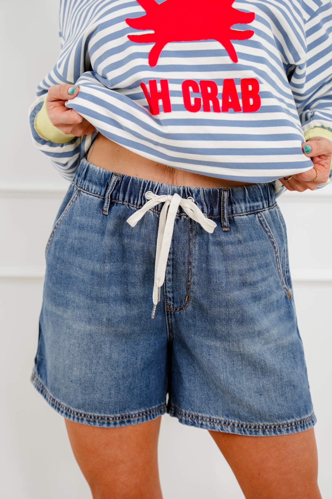 Judy Blue Medium Wash Featherweight Baggy Shorts