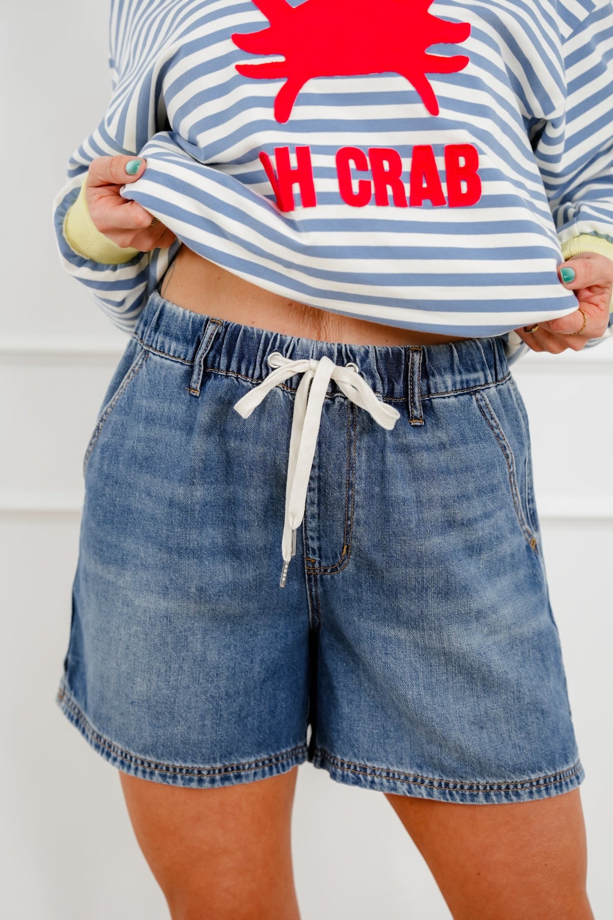 Judy Blue Medium Wash Featherweight Baggy Shorts