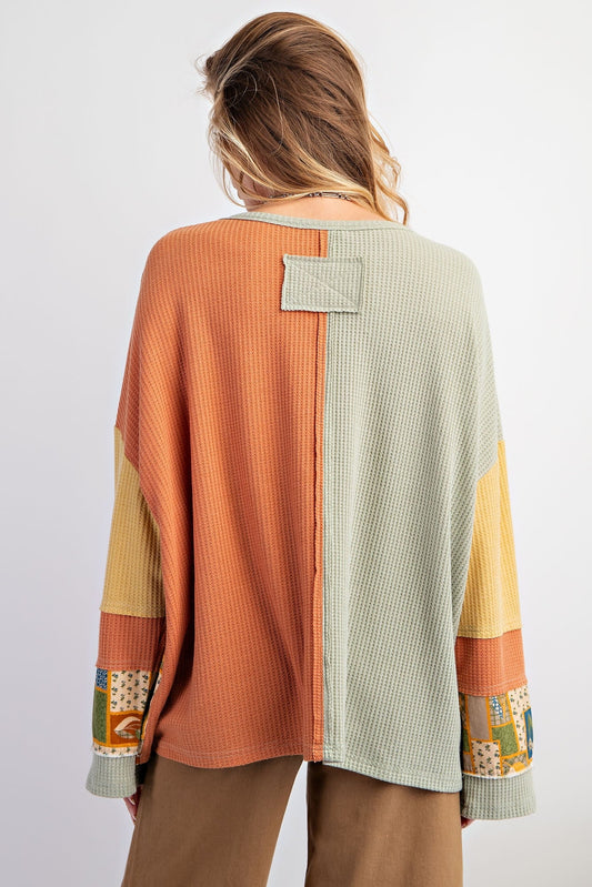 Easel Color Block Thermal Top with Daisy Patch in Sage Combo