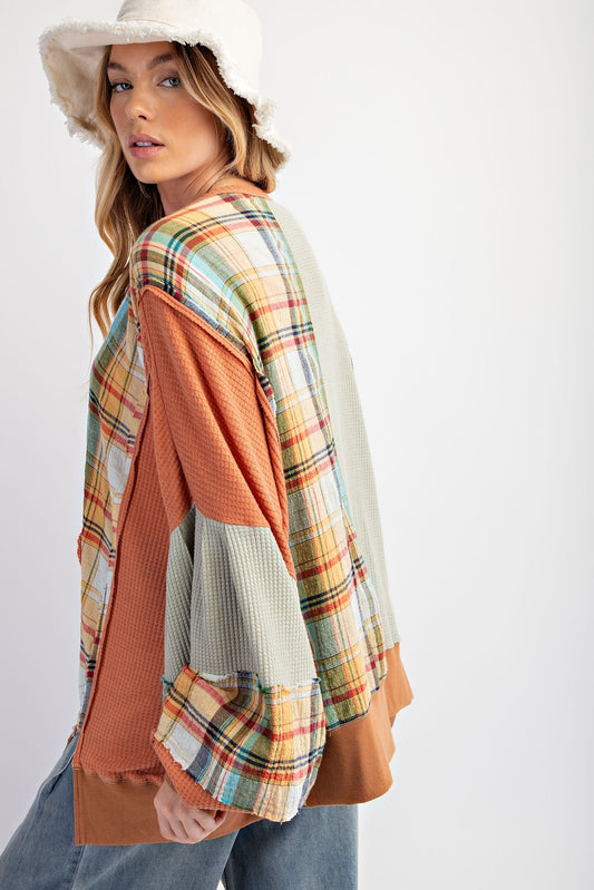 Easel Mixed Fabric Top with Daisy Patches in Sage Combo