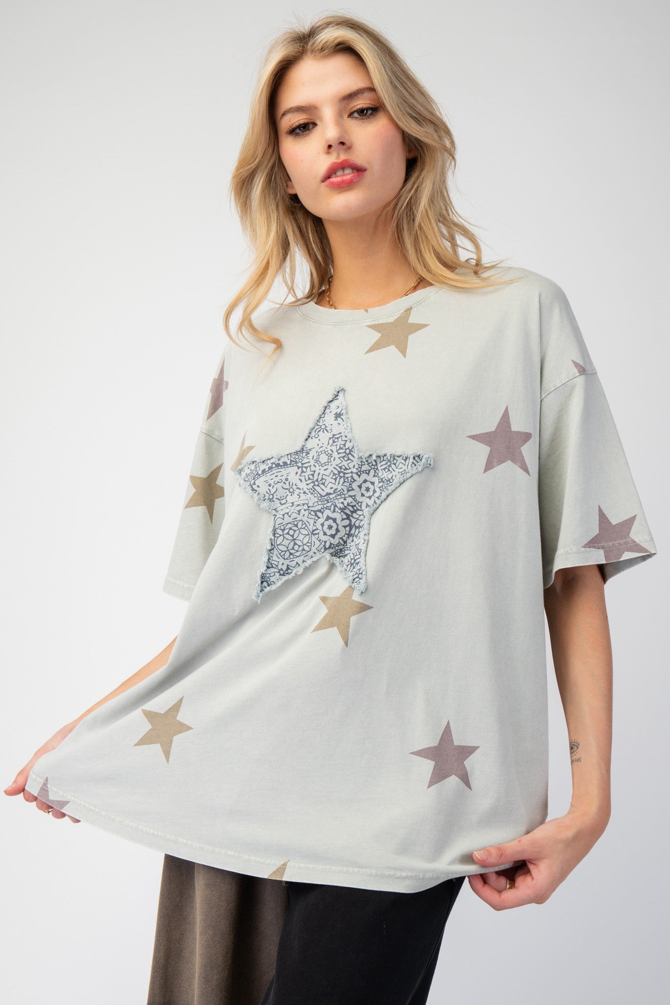 Easel OVERSIZED Star Patched and Print Top in Pale Sage