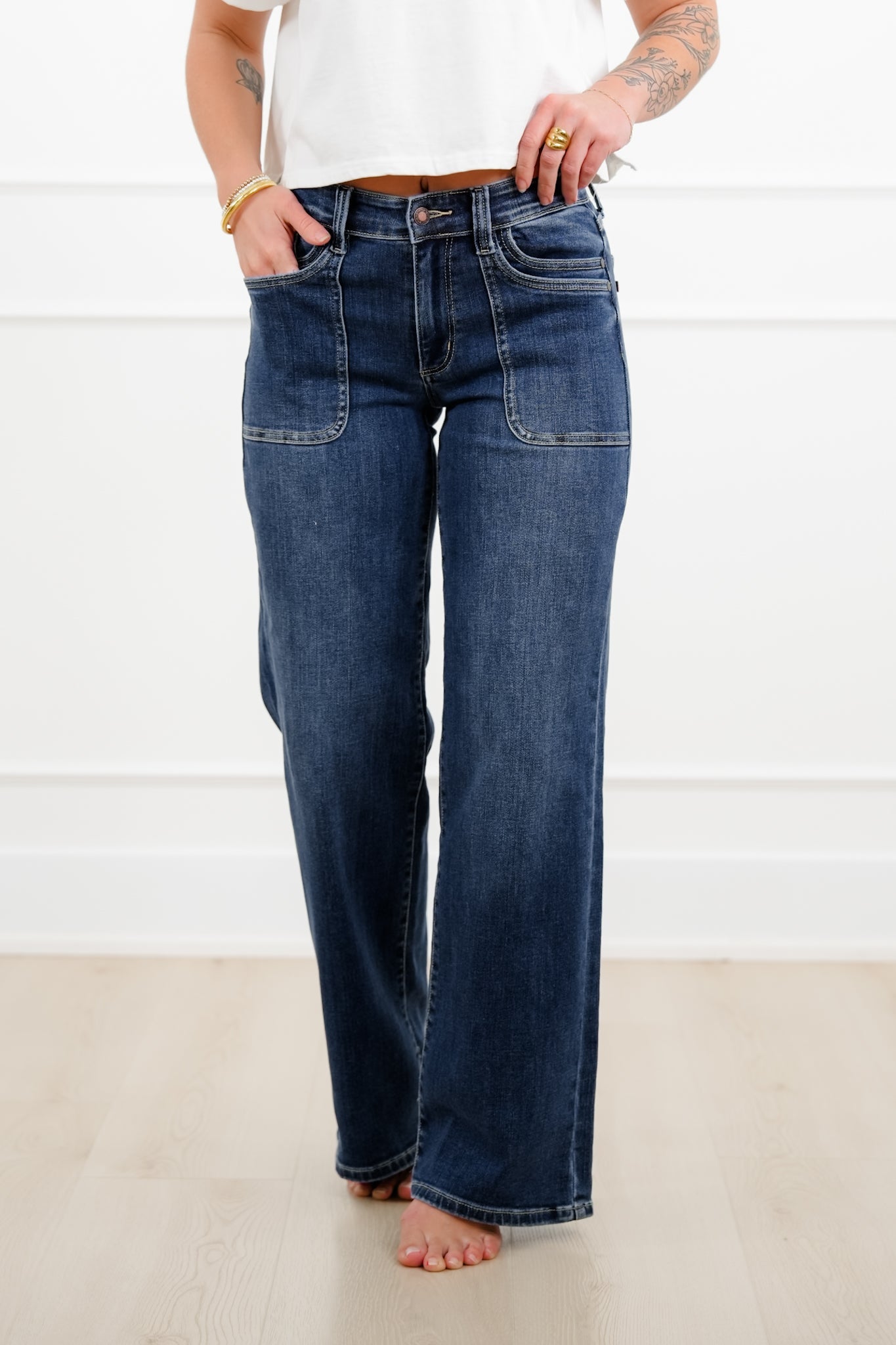 Judy Blue The Zoe Mid Rise Medium Wash 90's Straight Leg Jeans with Double Front Patch Pockets