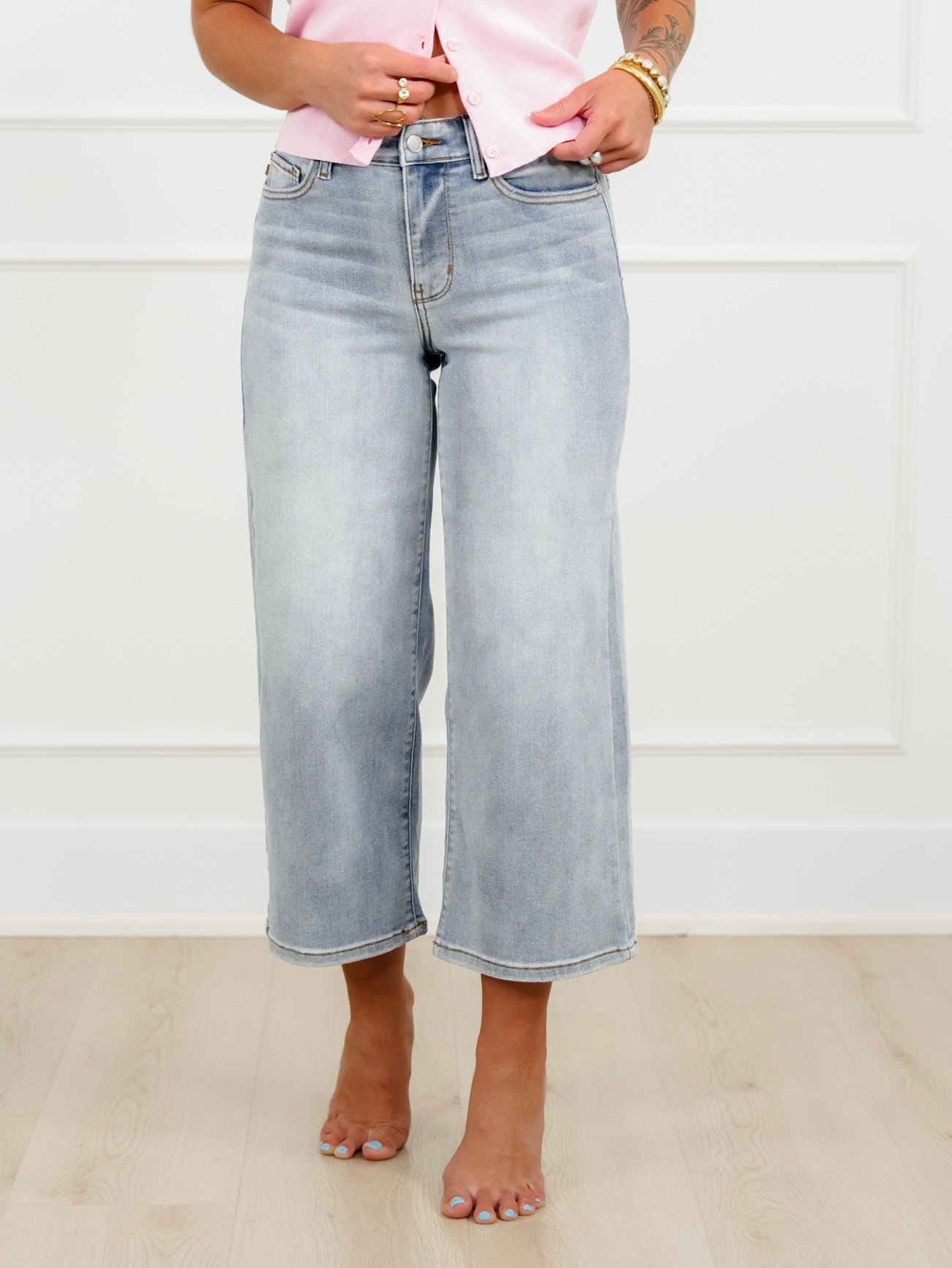 Judy Blue Mid Rise Light Wash Cropped Wide Leg Jeans