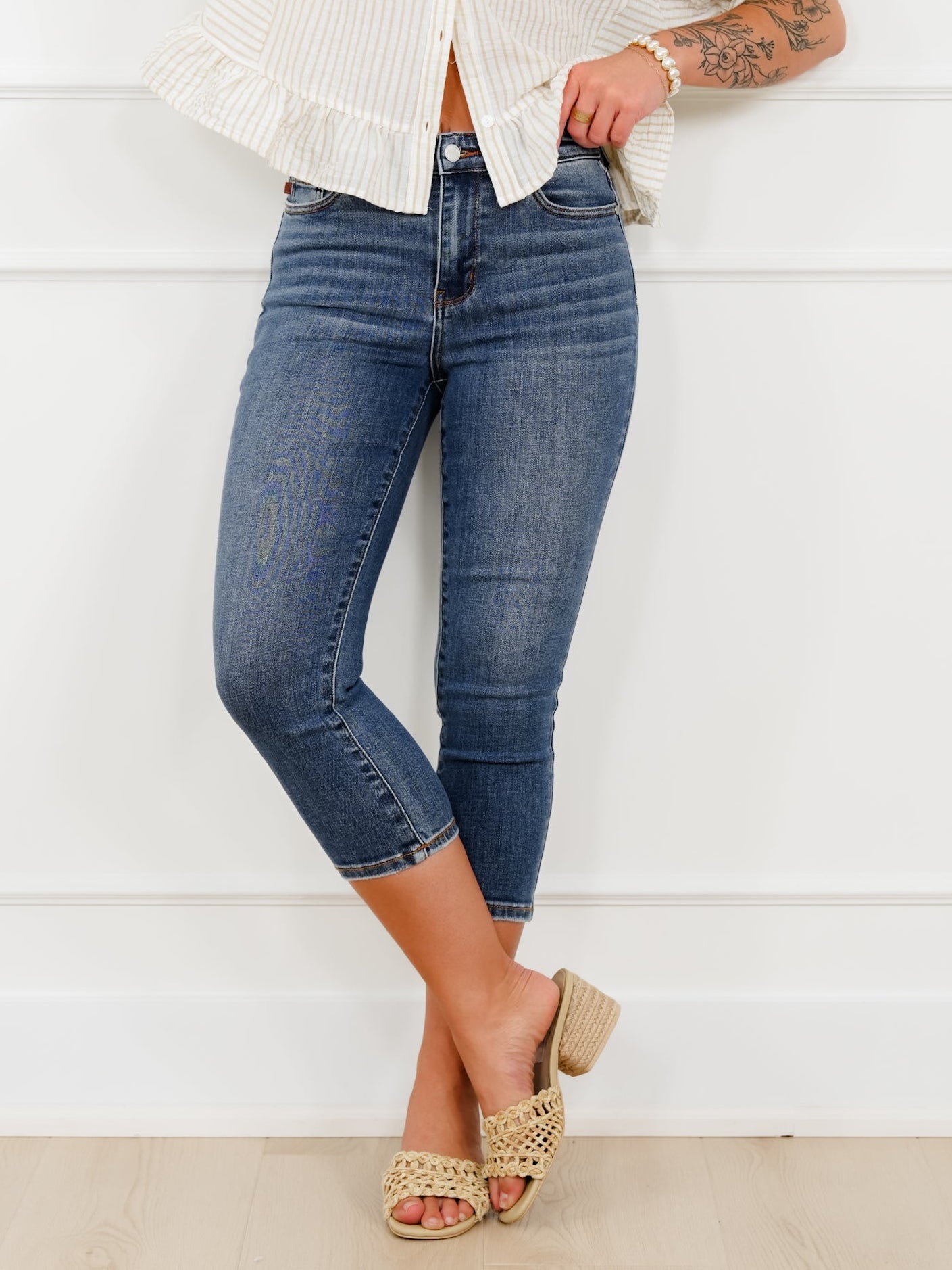 Judy Blue Mid Rise Medium Wash Capri Jeans
