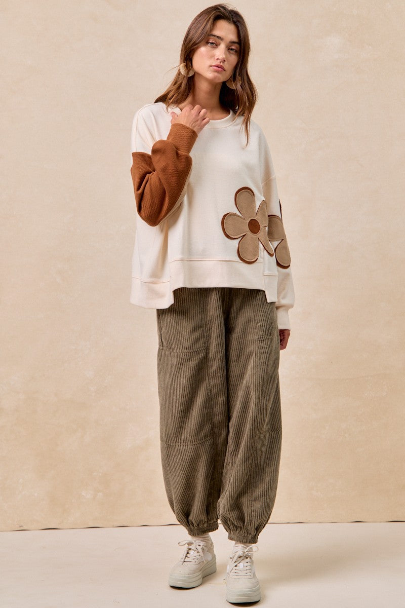 BiBi Color Block Textured Ribbed Knit Top with Flower Patches in Ivory/Brown