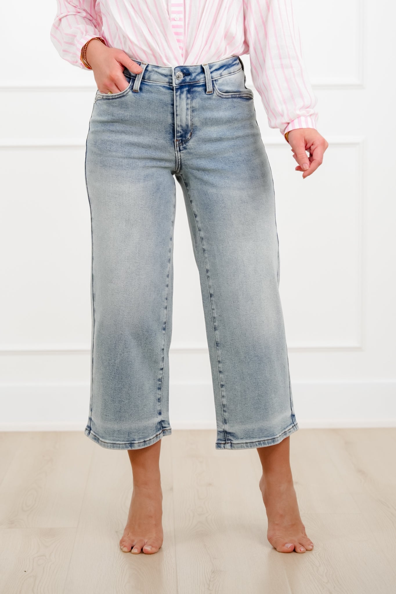 Judy Blue Mid Rise Medium Wash Cropped Wide Leg Jeans