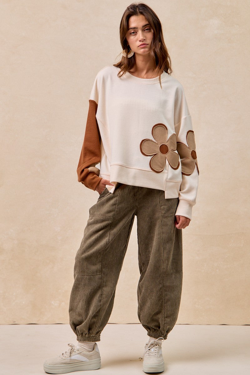 BiBi Color Block Textured Ribbed Knit Top with Flower Patches in Ivory/Brown