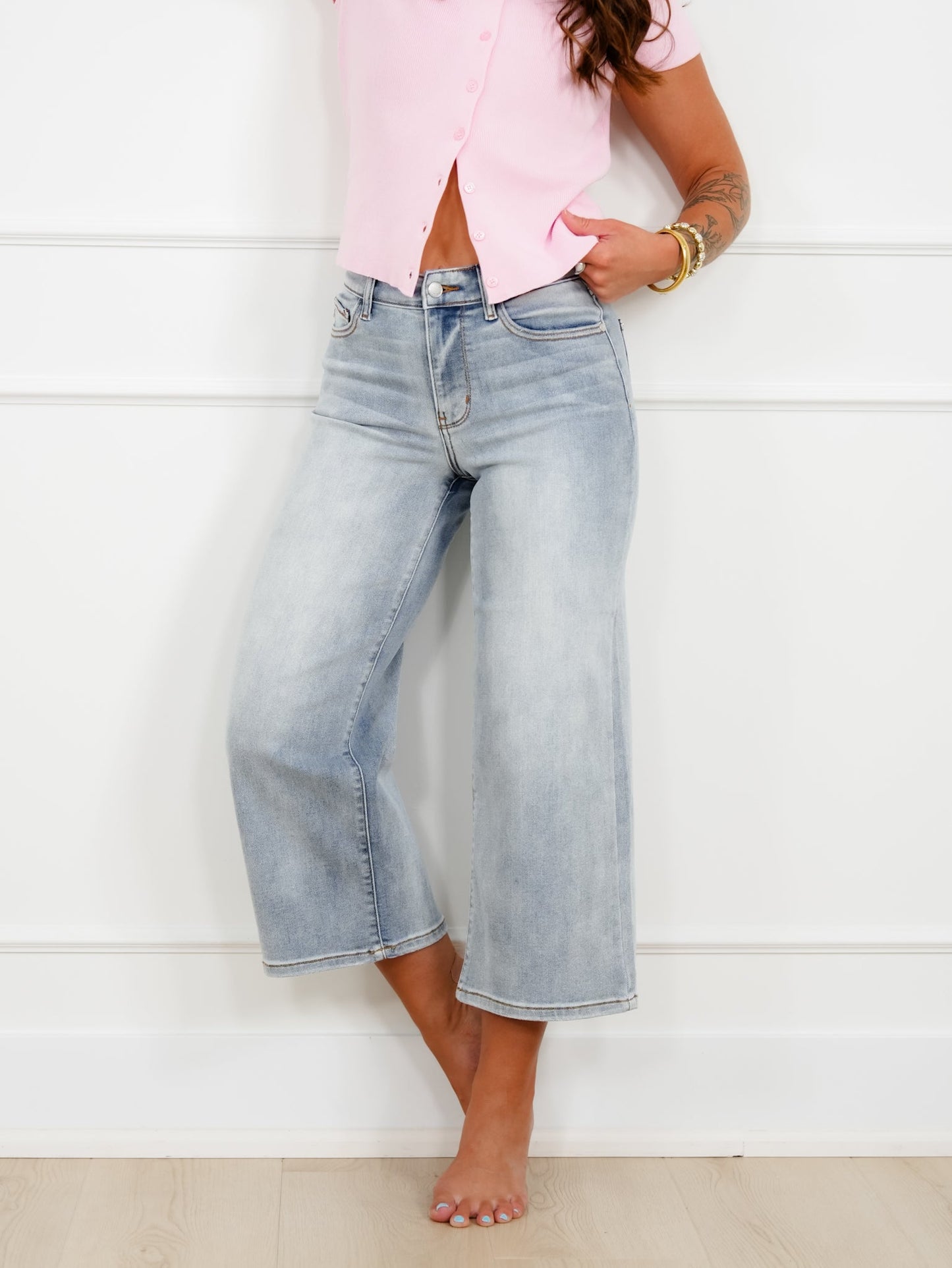 Judy Blue Mid Rise Light Wash Cropped Wide Leg Jeans
