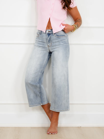 Judy Blue Mid Rise Light Wash Cropped Wide Leg Jeans