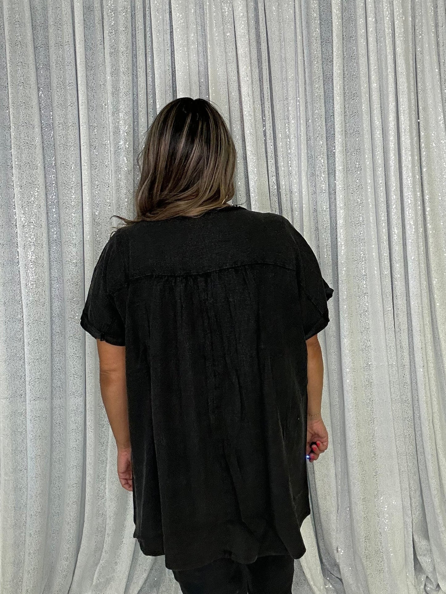 Easel Solid Color Cotton and Linen Blend Top in Ash Black