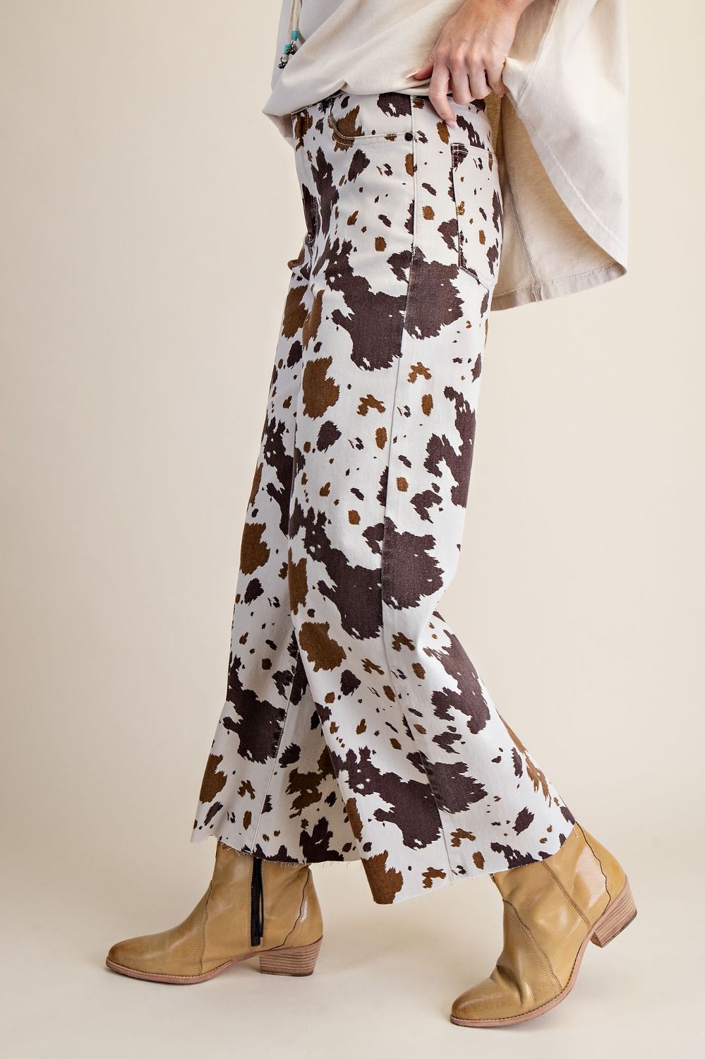 Easel Cow Print Twill Pants in Mushroom