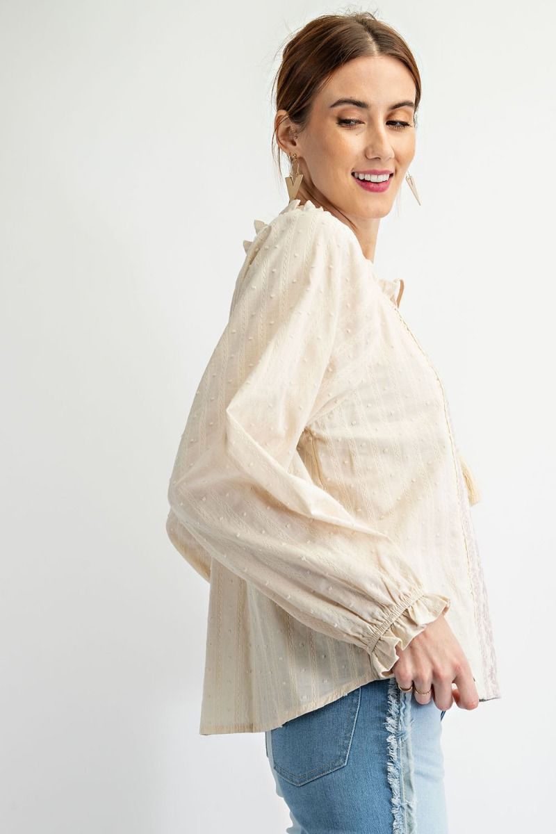 Easel Gauze Top with Contrasting Color Embroidery in Eggshell