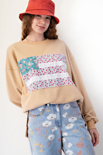 Easel Mineral Washed American Flag Patched Top in Latte