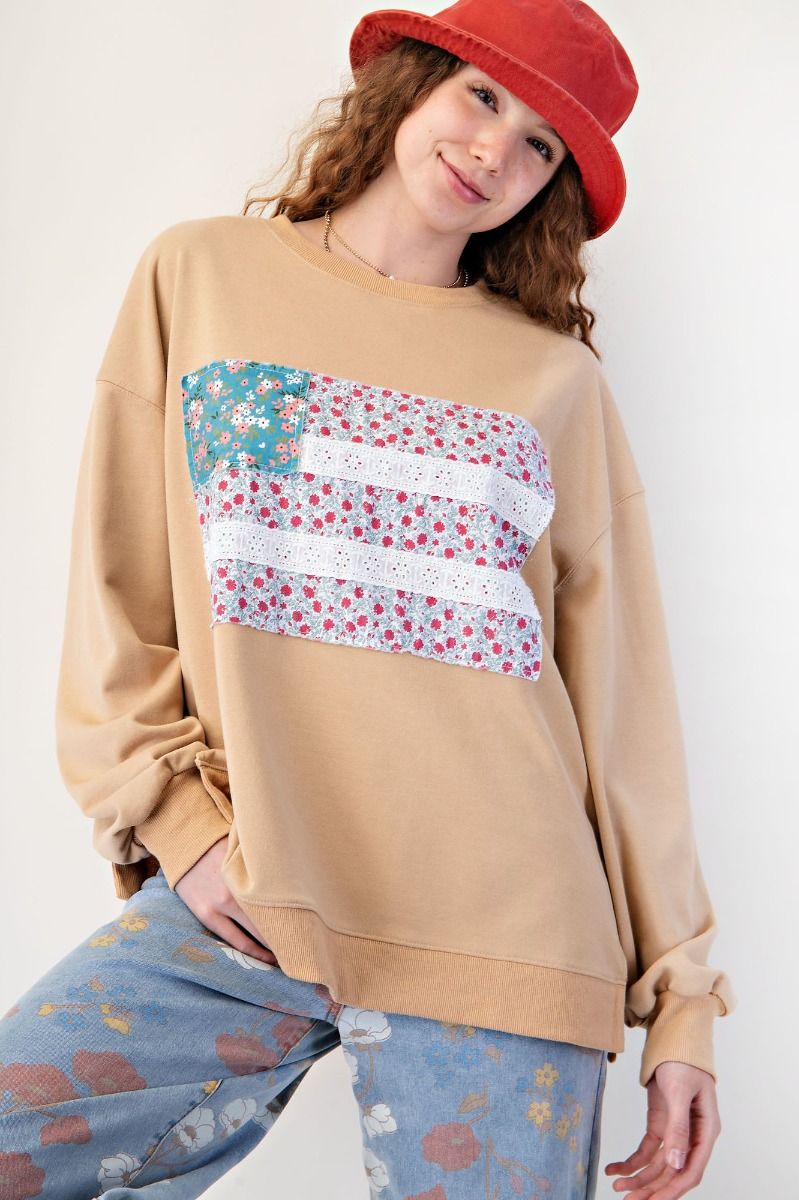 Easel Mineral Washed American Flag Patched Top in Latte