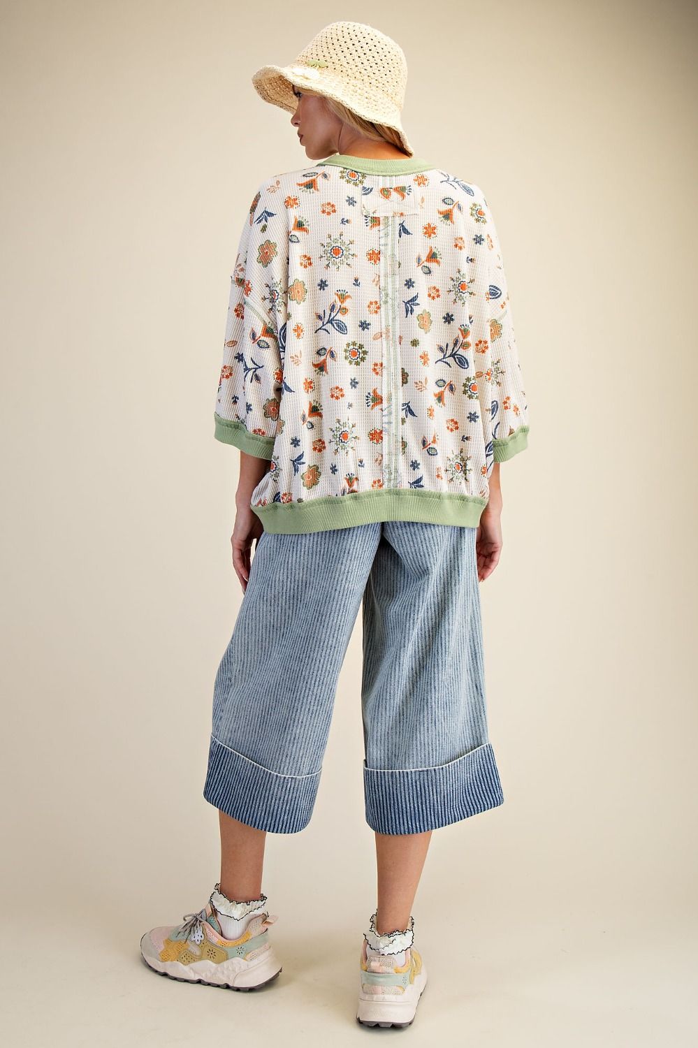 Easel Signature Floral Print Waffle Knit Pullover Top in Sage Rust